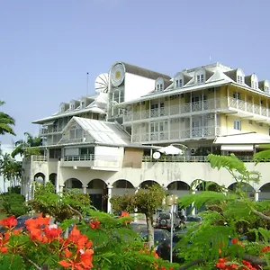 2* Otel Saint John Perse